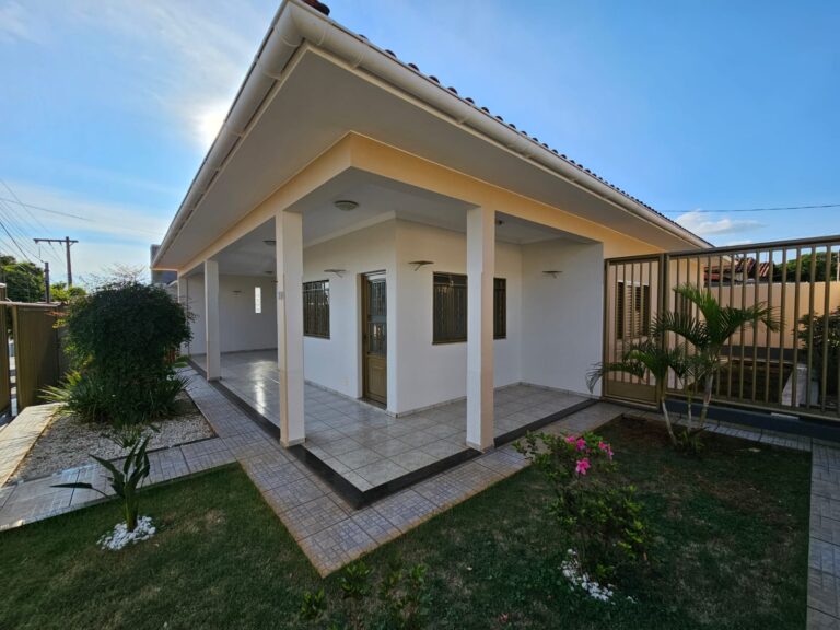 Casa localizada no bairro Centro próximo a Igreja Matriz em Patrocínio/MG – 100250