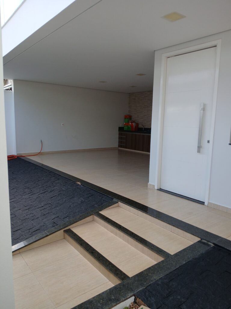 Sobrado à venda localizado no bairro Dona Diva em Patrocínio/MG – 10006 foto 2