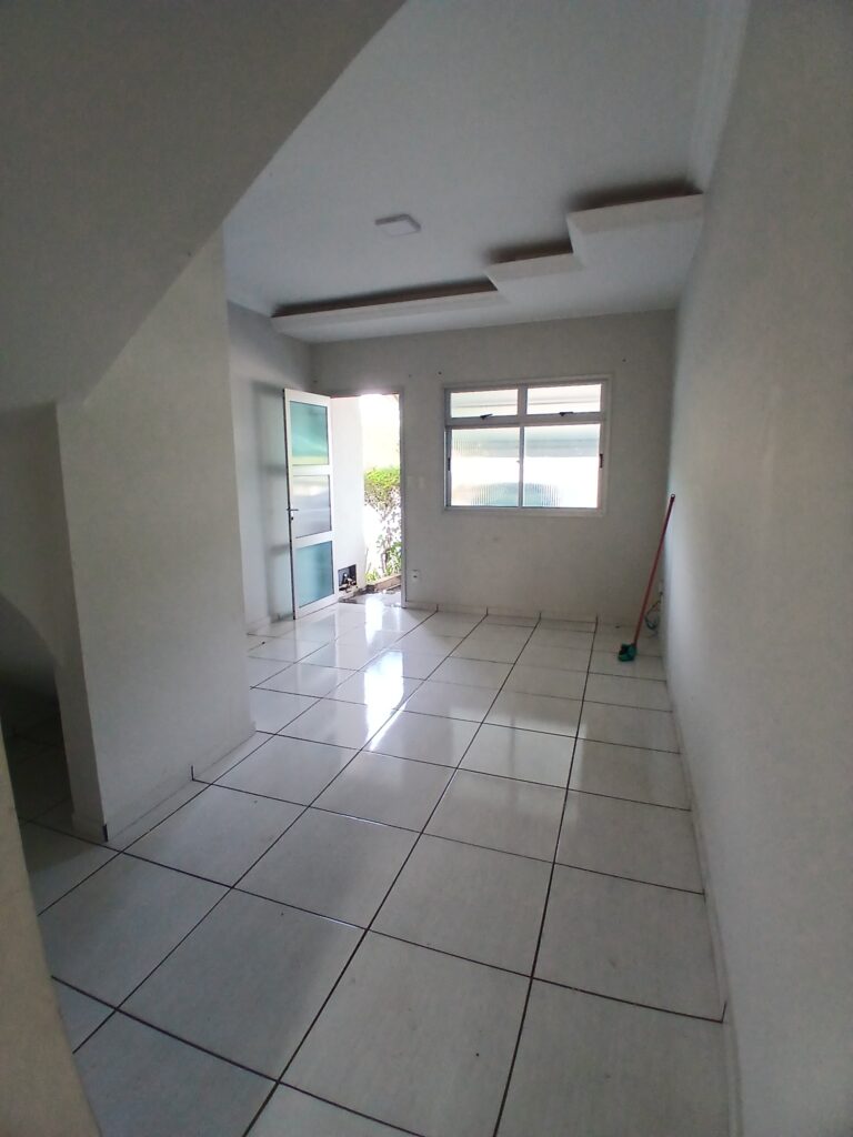 Aluga-se sobrado localizado no Condomínio Por do Sol em Patrocínio/MG – 8