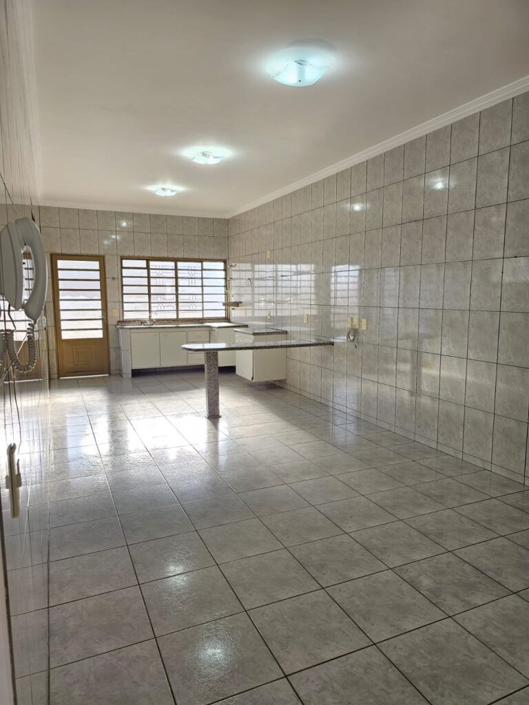 Casa localizada no bairro Centro próximo a Igreja Matriz em Patrocínio/MG – 100250 foto 4