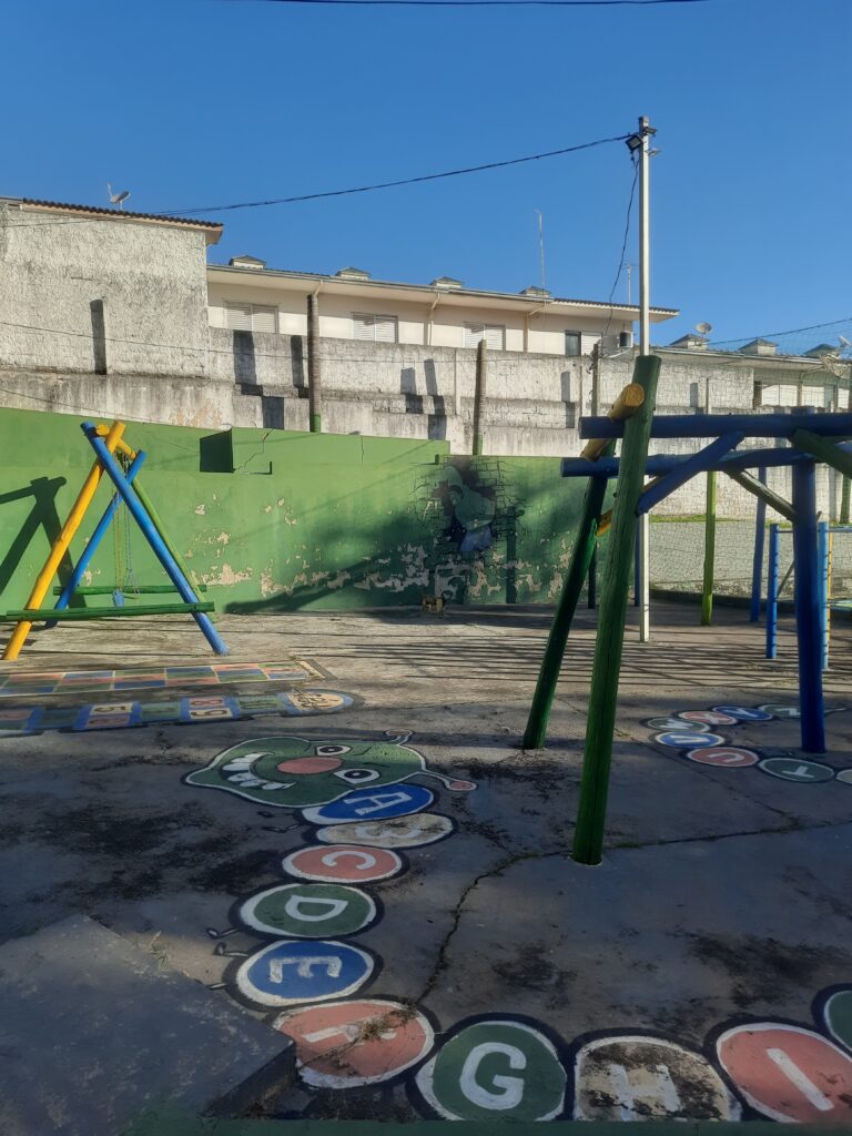 Aluga-se sobrado localizado no Condomínio Por do Sol em Patrocínio/MG – 8 foto 11