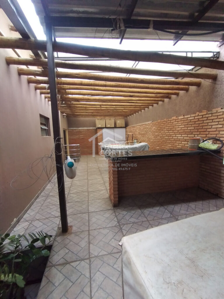Casa à venda localizada no bairro Cidade Jardim em Patrocínio/MG – 100129 foto 2