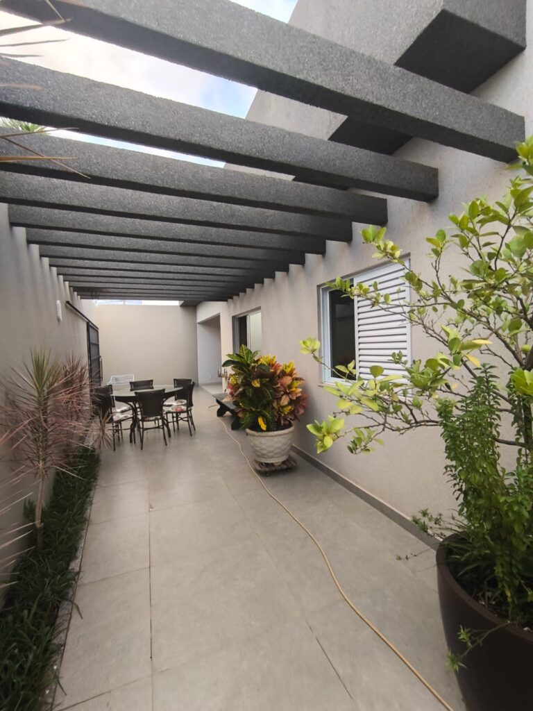 Casa à venda localizada no bairro Belvedere em Patrocínio/MG – 100343
